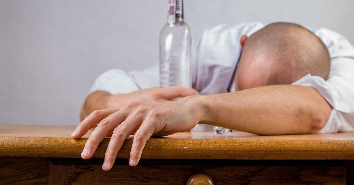 Hangover: Μία είναι η θεραπεία για τον πονοκέφαλο από το μεθύσι των γιορτών